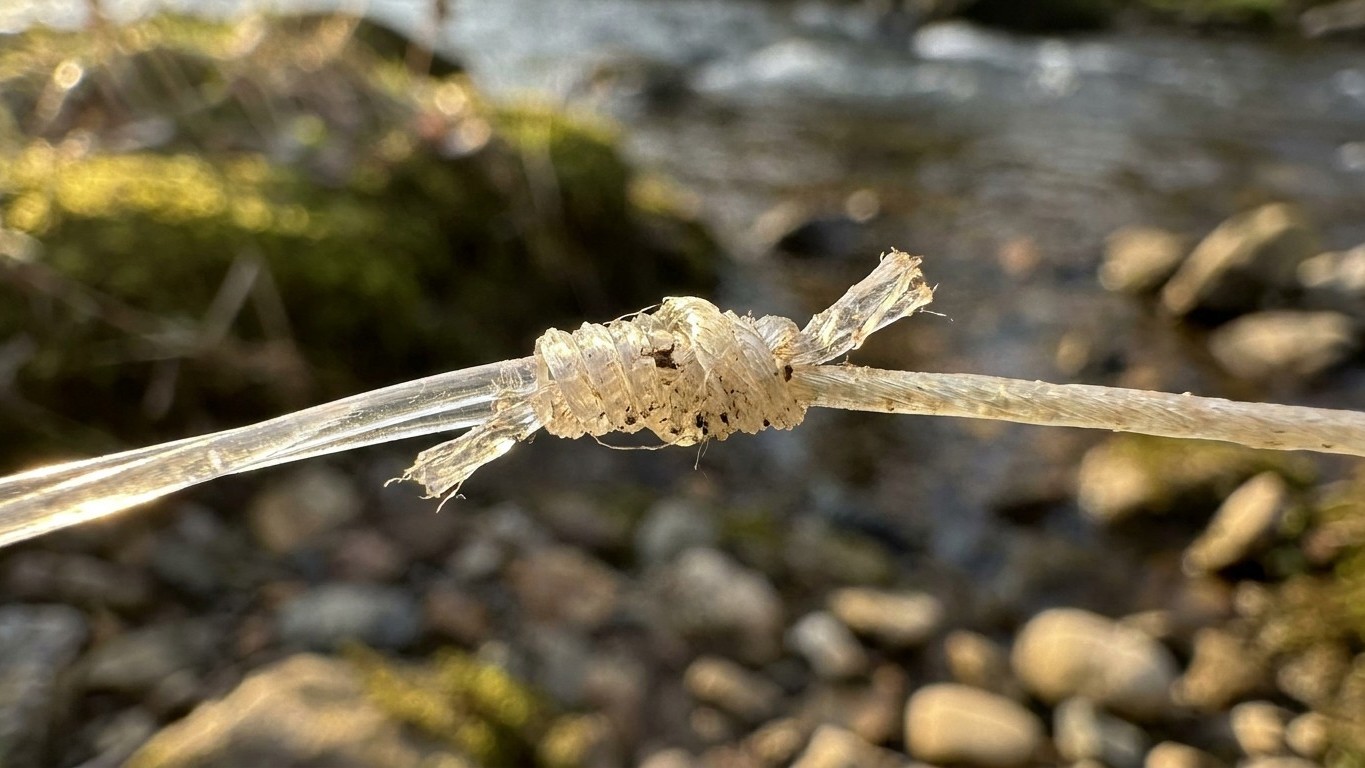 Si vous raccordez votre fluorocarbone au nylon avec ce nœud, regardez la jonction après trois lancers : elle a déjà bougé