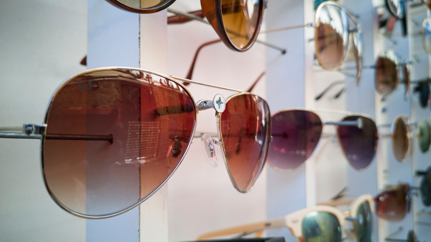Je pêchais en plein soleil en pensant mes yeux protégés par mes verres foncés : plus de la moitié des paires vendues ne bl...